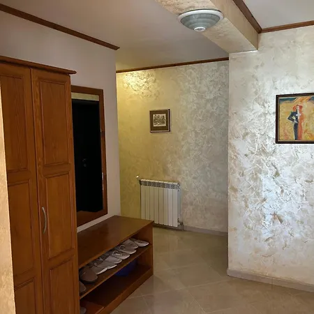 Honey - Spacious 2-bedroom In